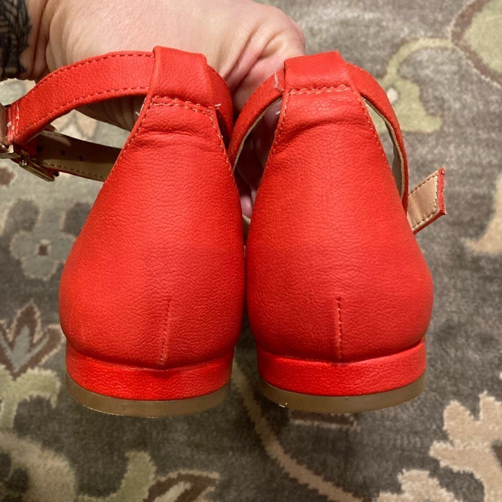 Red Max Studio Minimalist Sandal - Picture 6 of 11